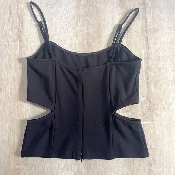 H:ours Black Clyde Cutout Crop Tank Top - Picture 4 of 4